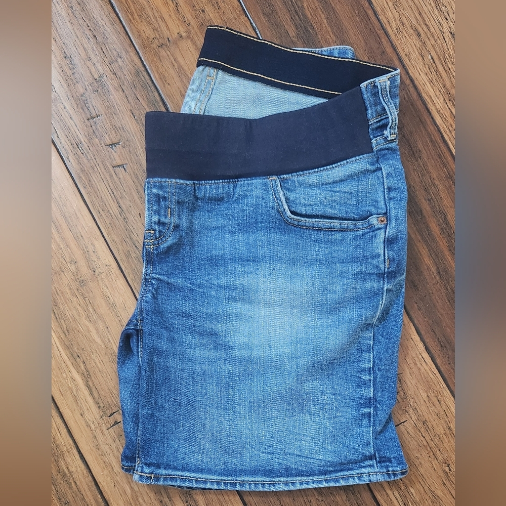 Old Navy Maternity Shorts size 14